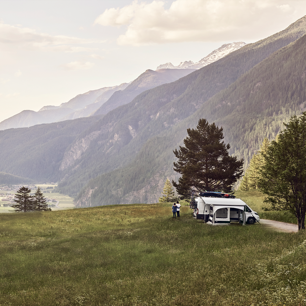 Thule car roof rack and cargo accessories – durable, stylish, and secure transport solutions for bikes, skis, and gear.