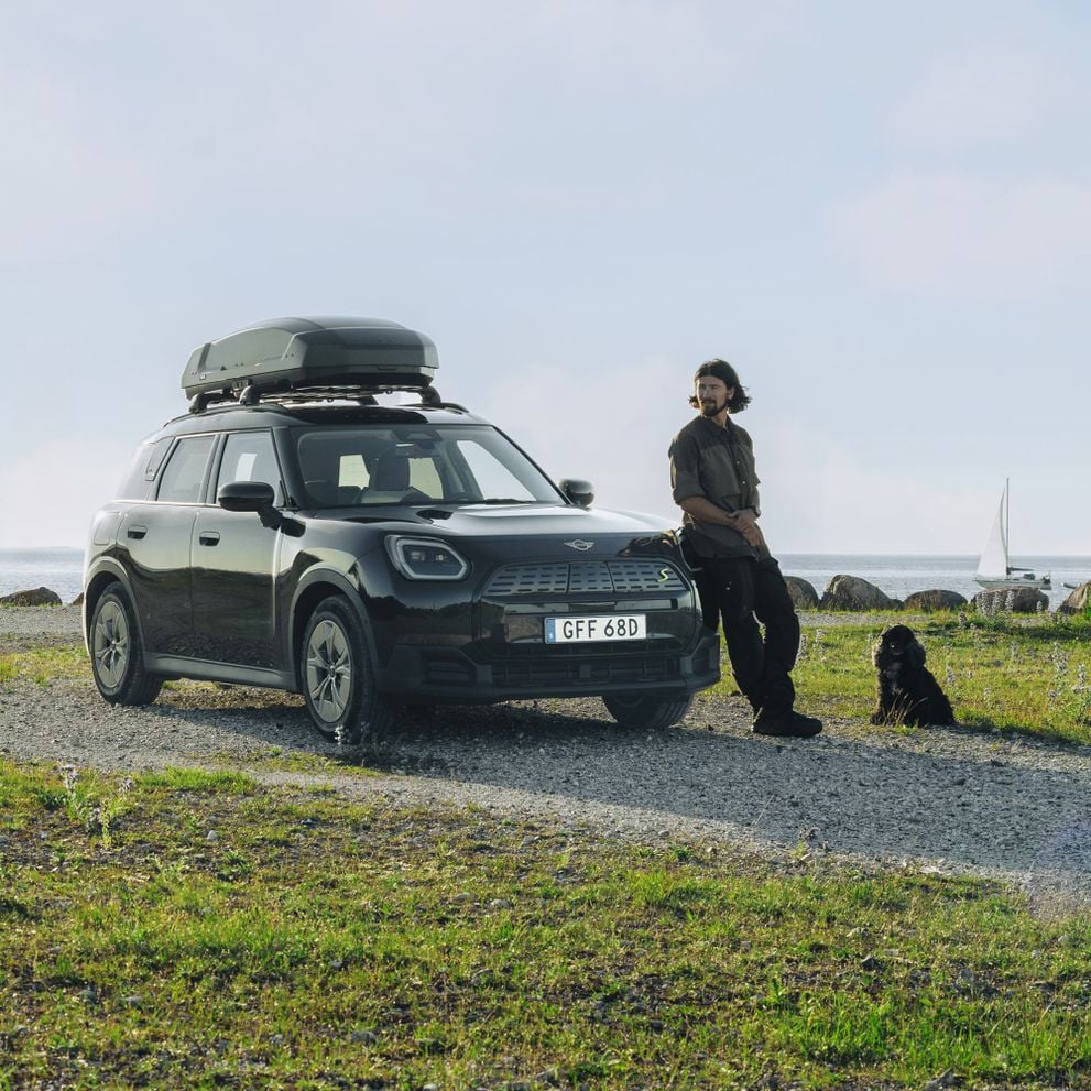 Thule car roof rack and cargo accessories – durable, stylish, and secure transport solutions for bikes, skis, and gear.