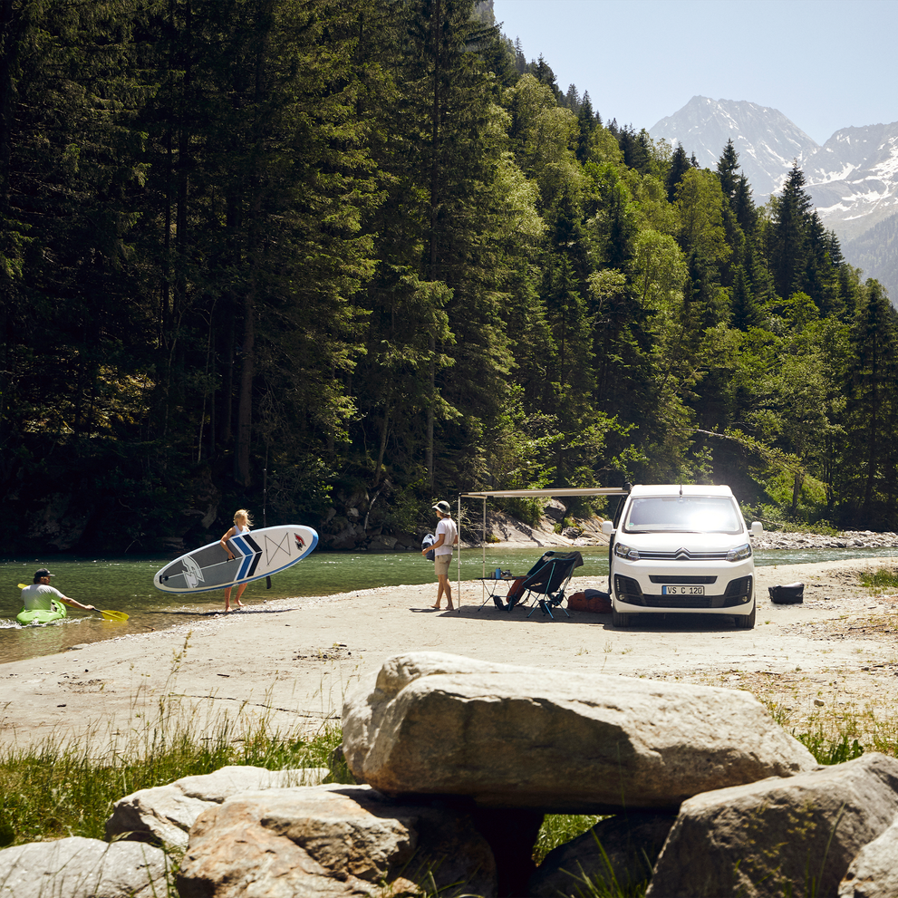 Thule car roof rack and cargo accessories – durable, stylish, and secure transport solutions for bikes, skis, and gear.