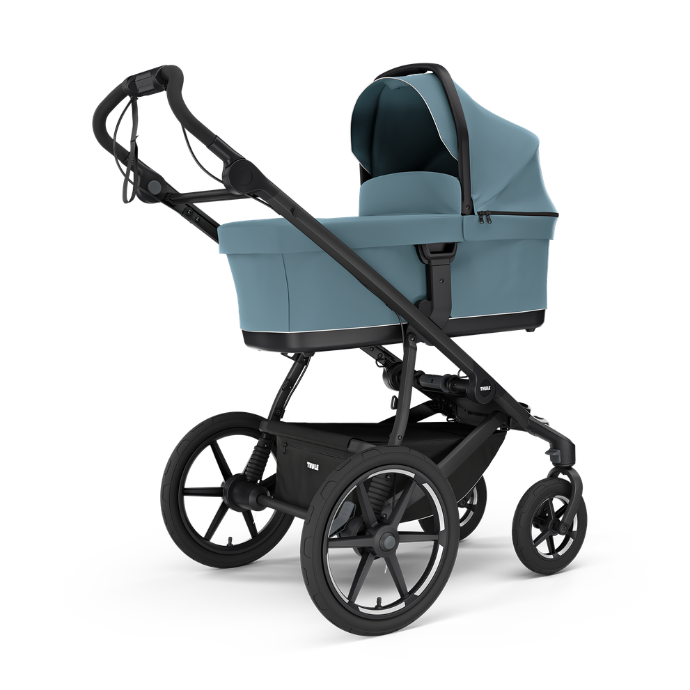 Thule car roof rack and cargo accessories – durable, stylish, and secure transport solutions for bikes, skis, and gear.