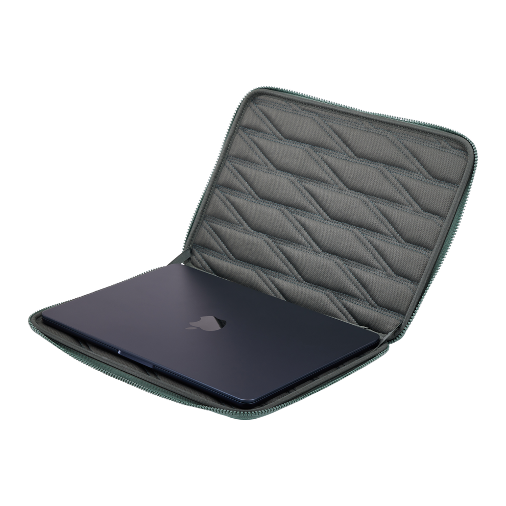 Thule car roof rack and cargo accessories – durable, stylish, and secure transport solutions for bikes, skis, and gear.