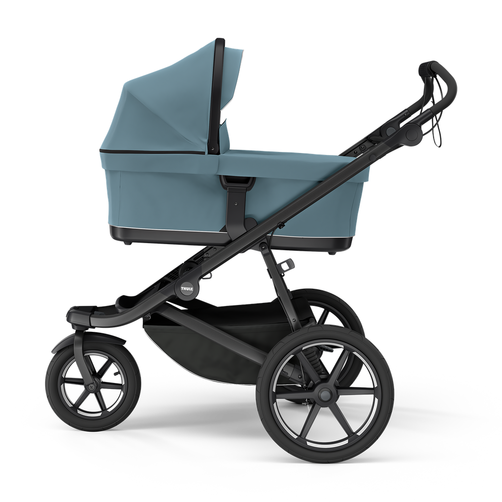 Thule car roof rack and cargo accessories – durable, stylish, and secure transport solutions for bikes, skis, and gear.