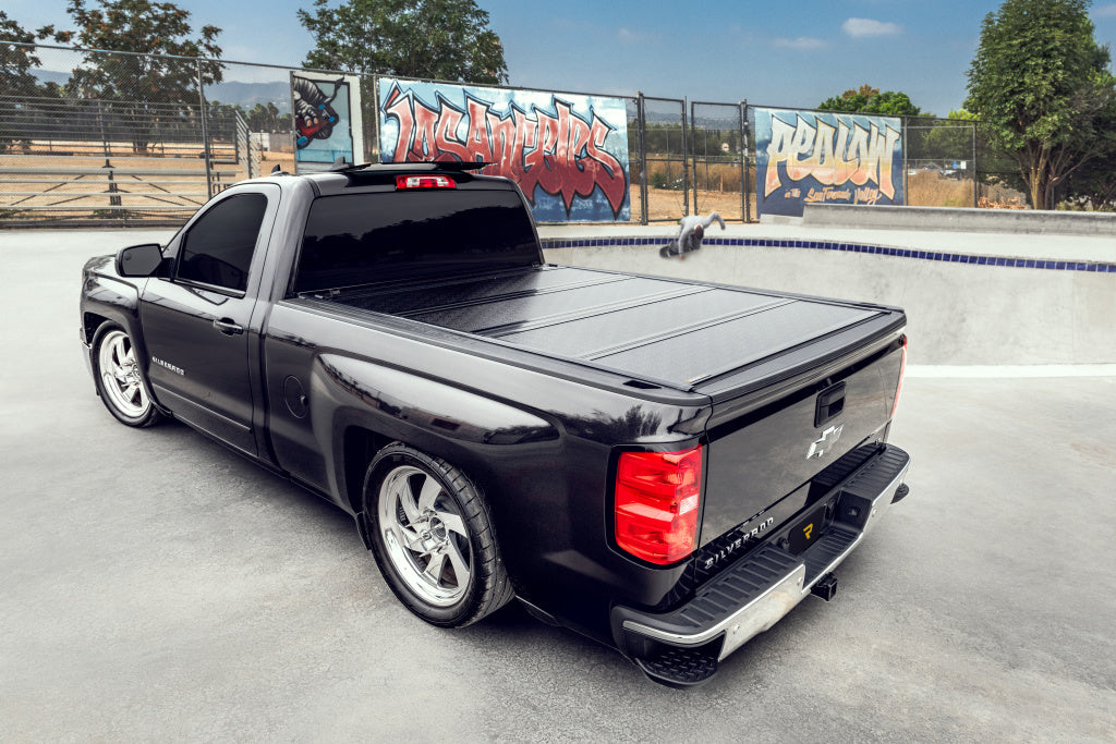 BAK-BAKFlip-G2-2016-Chevrolet-Silverado-Black-Lifestyle01_RT.jpg