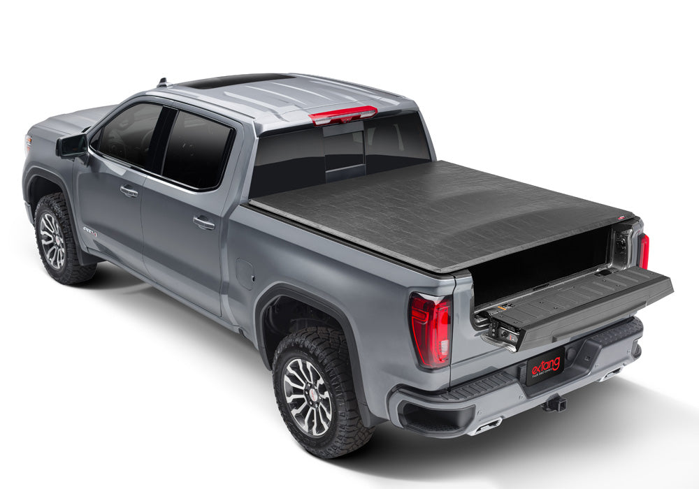 EX_TuffTonno_20Sierra_Rear_Closed_TailgateStep.jpg